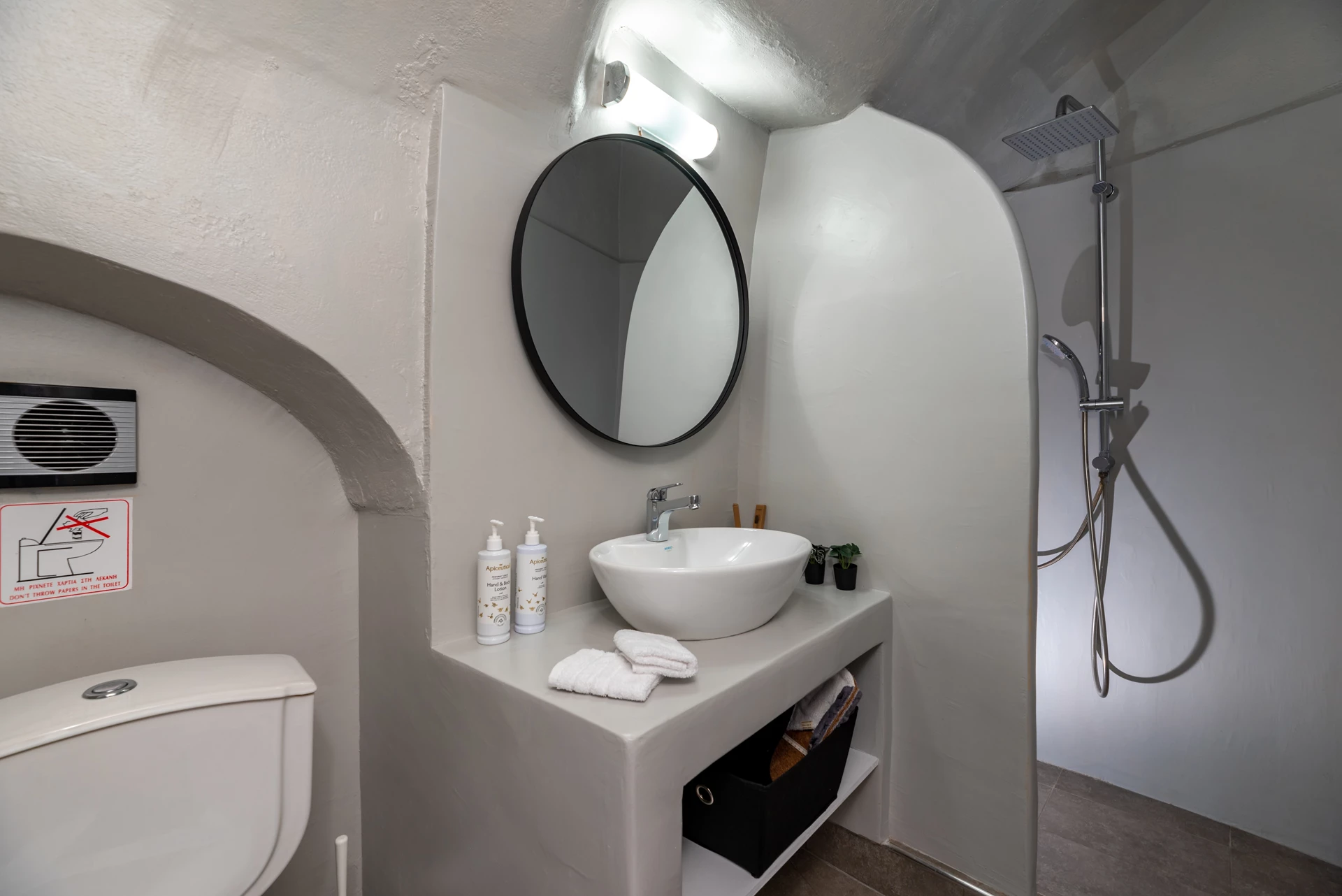 Aidani Cave Residence