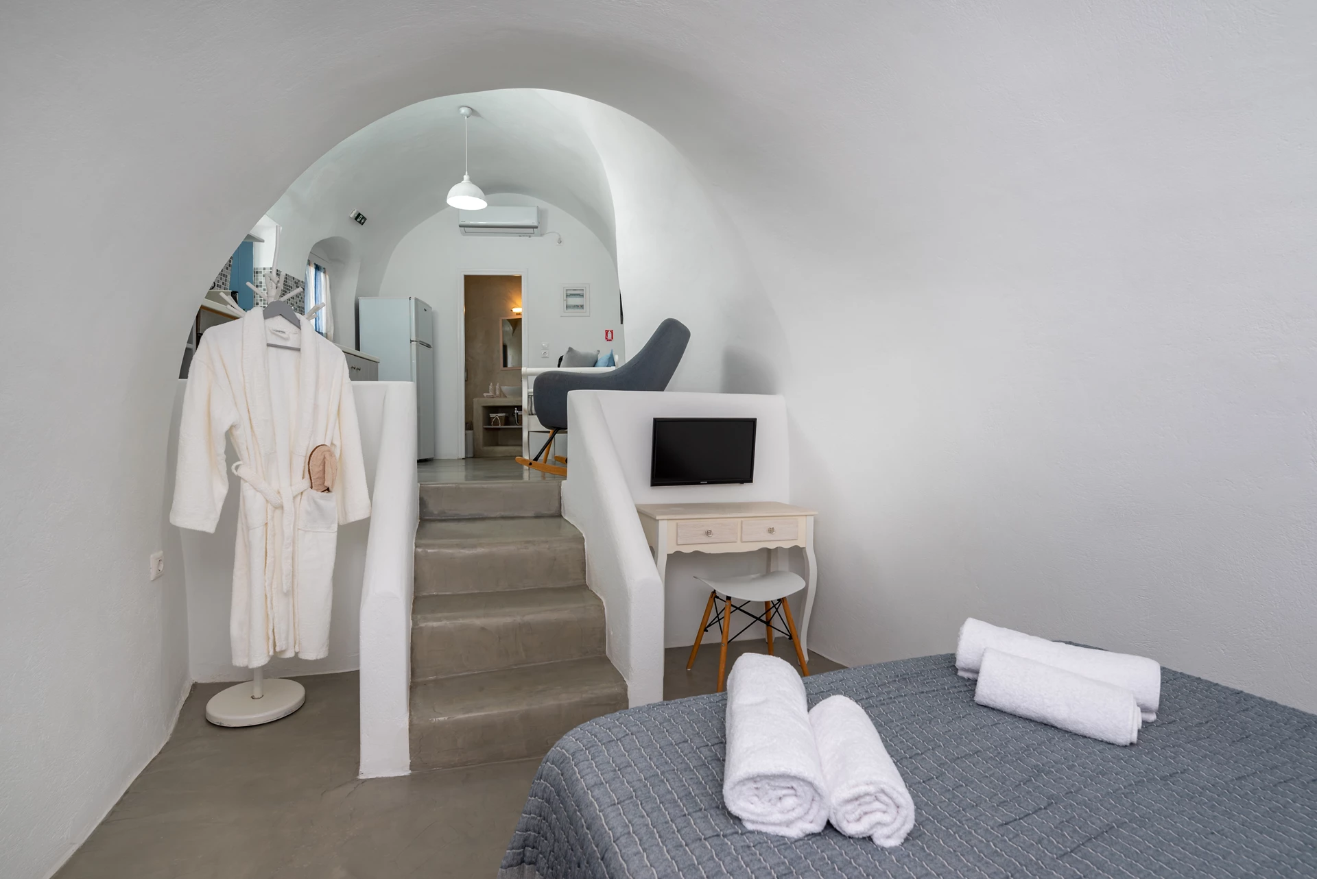 Nykteri Cave Residence