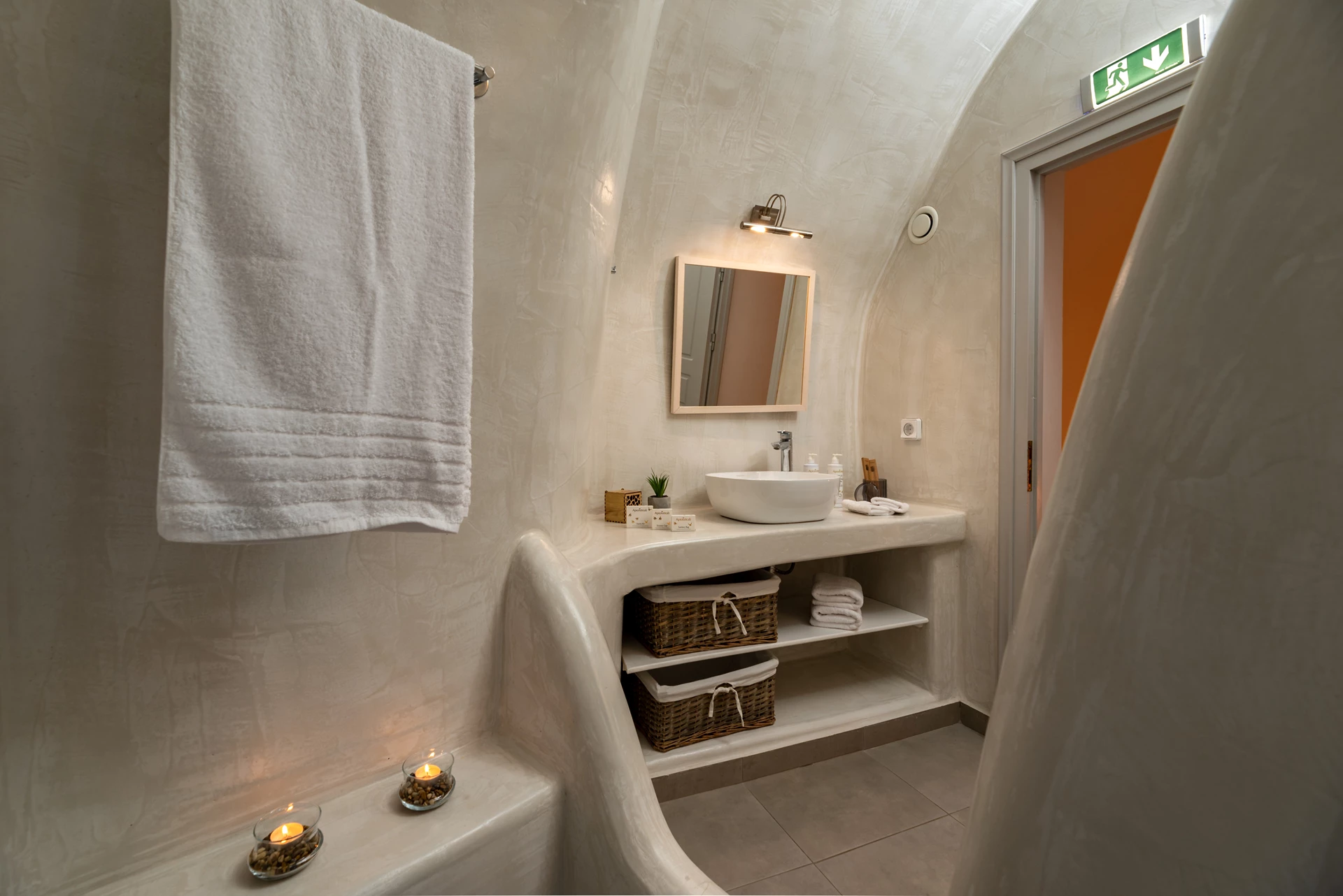 Canava Cave Residence