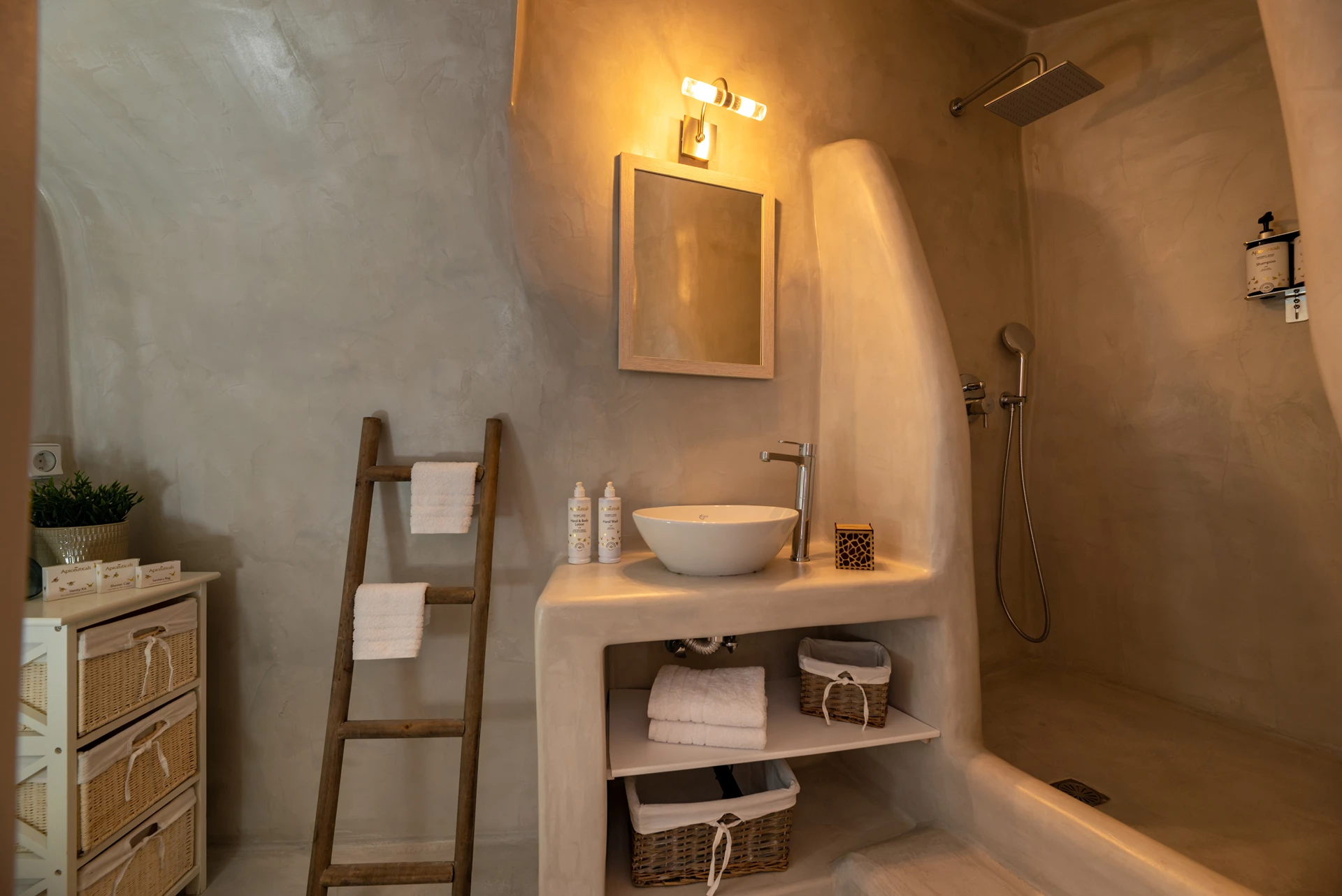 wc Assyrtiko Cave Residence